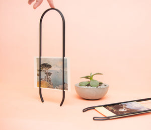 Caliper modern picture frame in black, picture wall hanger. Sustainable frame for displaying photos, art, postcards.